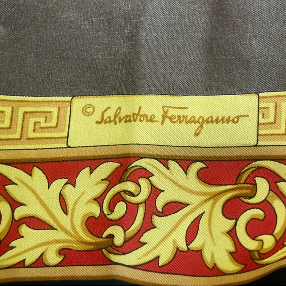 Rare Vintage Salvatore Ferragamo Silk Scarf, Parrot 🦜 Tropical Bird Theme - Picture 4 of 10